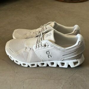 On Running Cloud 5 women’s sneaker size 11 gray